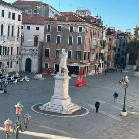 Santo Stefano Balcony Venedig