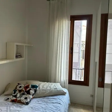 Santo Stefano Balcony Venedig